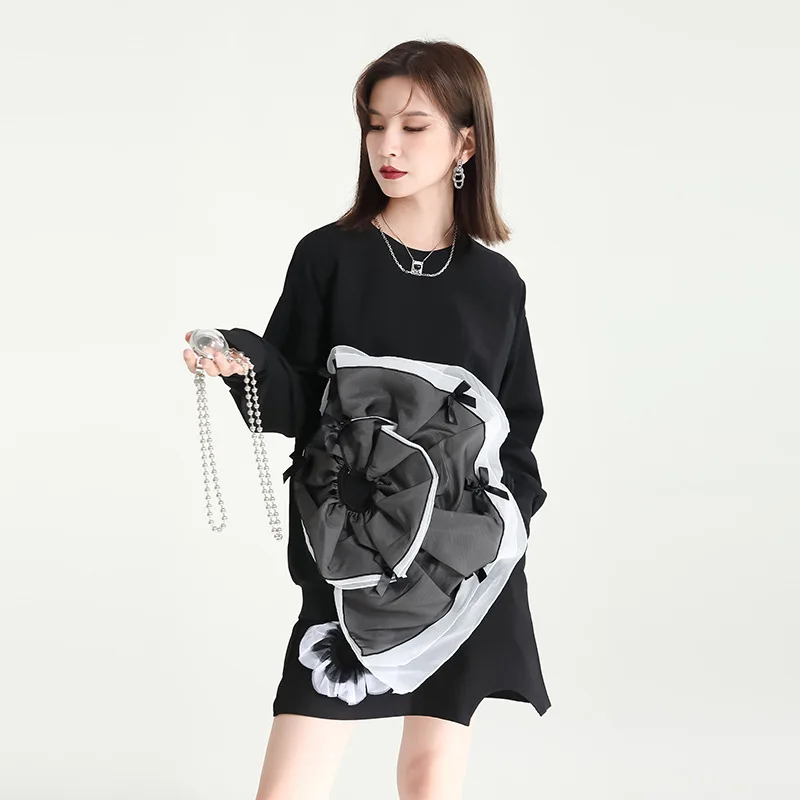 

2024 Autumn clothes new niche round neck hoodie female flower color collision stitching mesh yarn long sleeve top