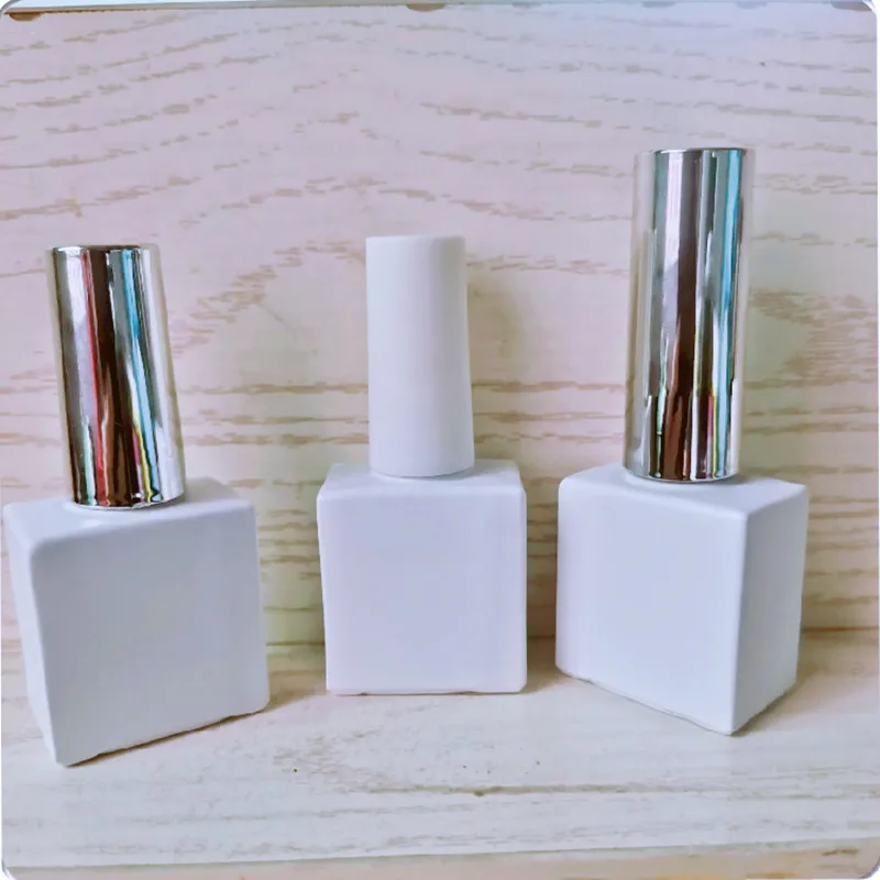 

10ml Empty White Nail Polish Square Glass Bottls Beauty Nail Arts Oil Containers Silver Lid Nial Nutrition Oil Bottle with Brush