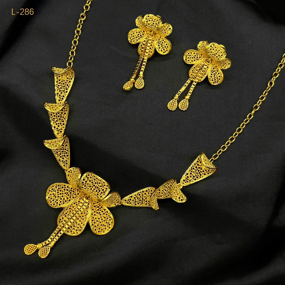 Indian Flower Pendant Necklace Earrings Jewelry Set For Women Dubai Gold  Color Nigeria African Bridal Wedding Party Jewellery - AliExpress, image size:1200x1200