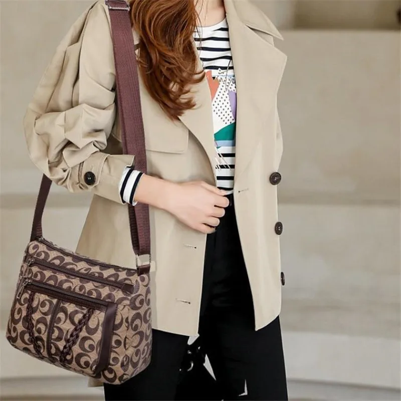 Stylish Women's Crossbody Bag - Spacious Multi-Layered Design with Adjustable Comfort Straps