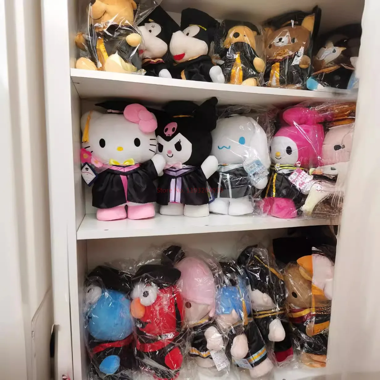 人気SALE，新作登場】 ハローキティ 卒業式ぬいぐるみ アカデミック