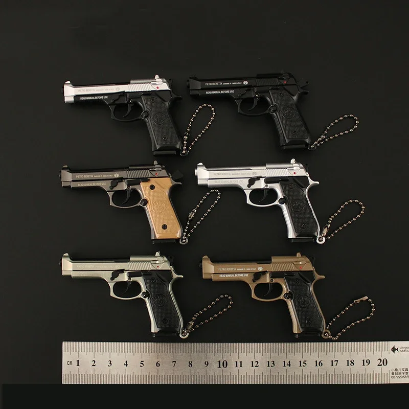 

1PCS NEW 1: 3 Mini Beretta M92A1 Detachable Toy Keychain Alloy Pistol Pendant Creative Toys