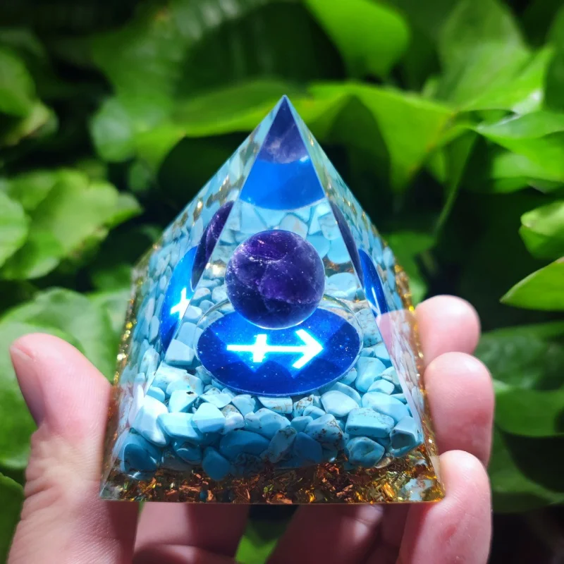 

8cm Lucky Ball Crystal Gravel Epoxy Resin Pyramid Ornament