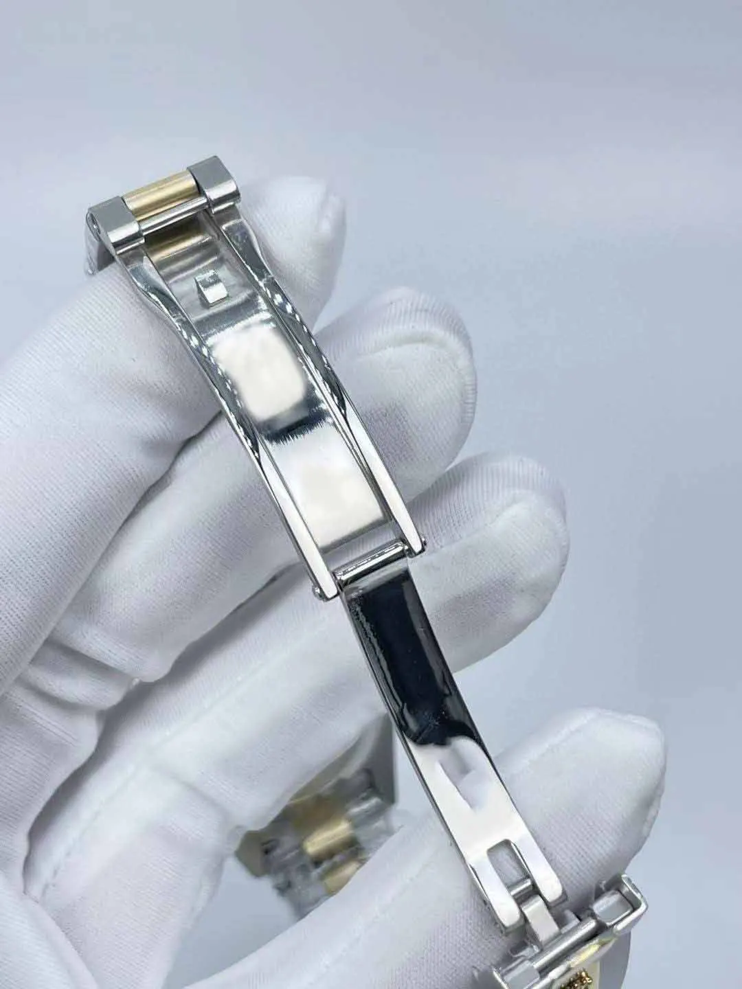 Diamond Flower Waterproof Watch for Women - 31mm, Calendar Window, Precision, and Exquisite