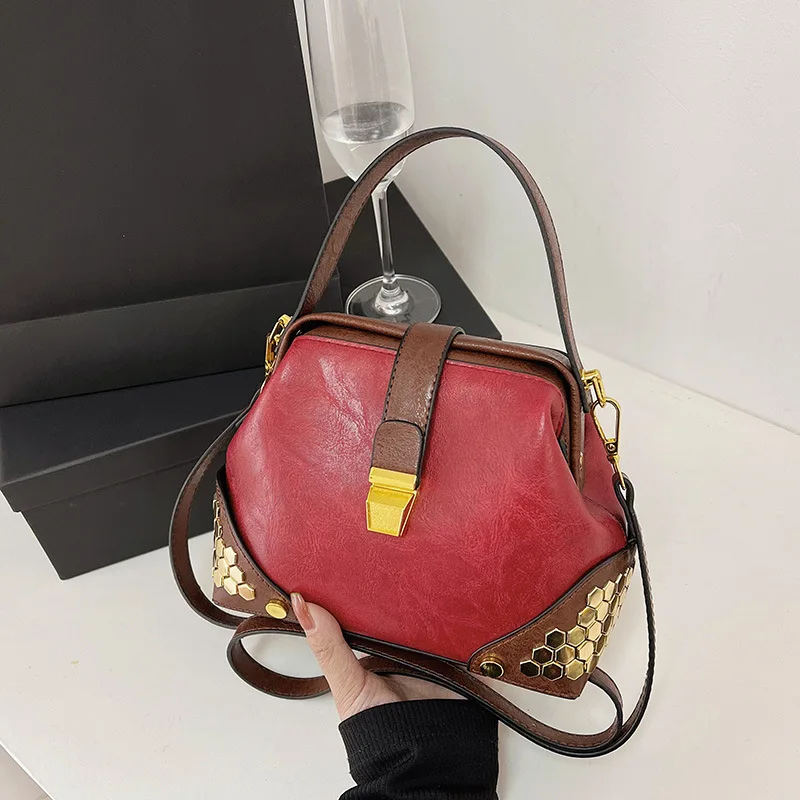 

Дизайнерские женские маленькие Сумки из искусственной кожи, сумки на плечо, Высококачественная женская маленькая сумка-мессенджер с заклепками, Повседневная сумка через плечо