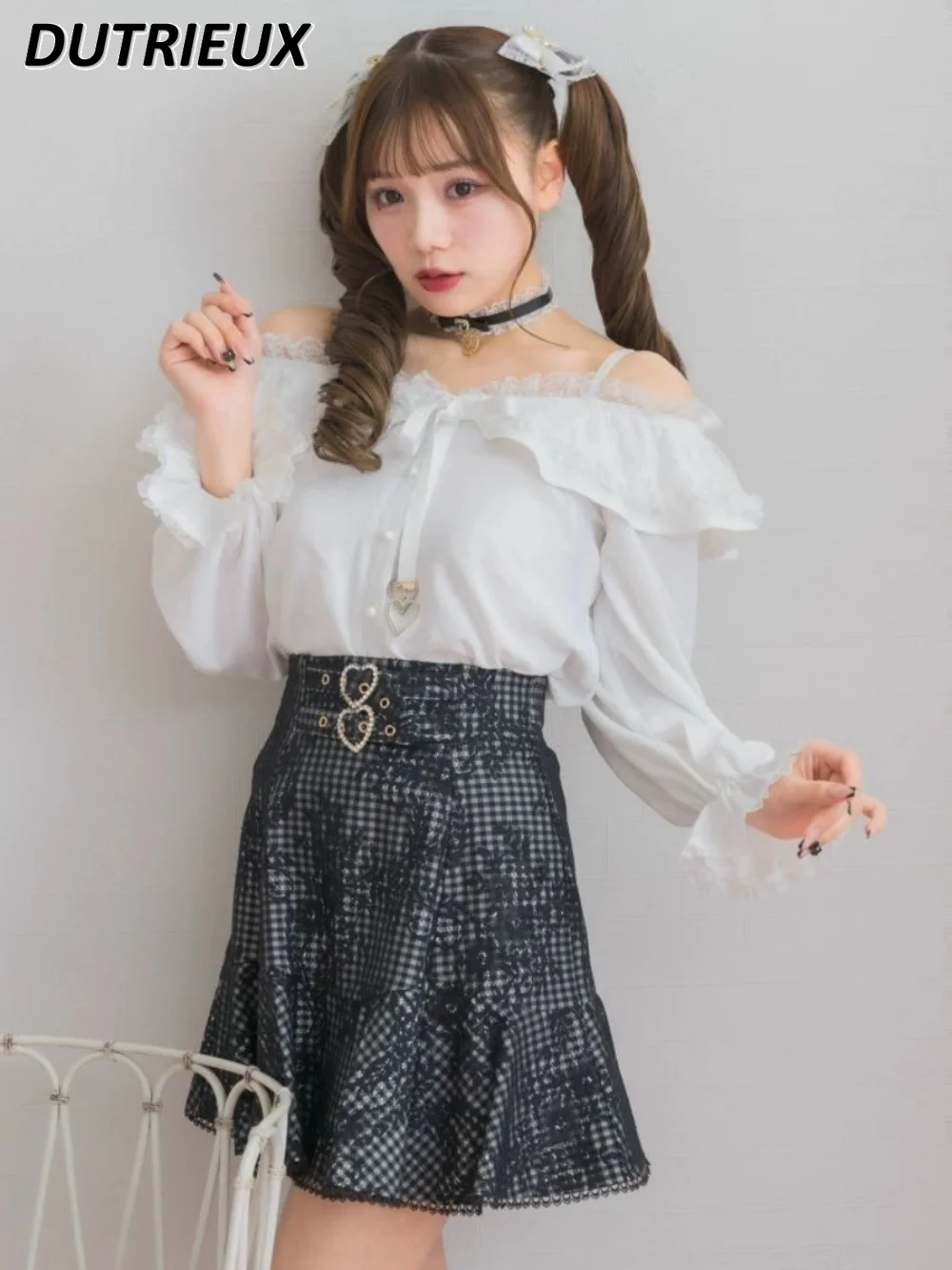 ΠΠ΅Π½ΡΠΊΠ°Ρ Π±Π»ΡΠ·ΠΊΠ° Ρ ΠΎΡΠΊΡΡΡΡΠΌΠΈ ΠΏΠ»Π΅ΡΠ°ΠΌΠΈ ΠΈ ΠΊΠΎΡΠΎΡΠΊΠΈΠΌ ΡΡΠΊΠ°Π²ΠΎΠΌ ΠΠ΅Π½ΡΠΊΠ°Ρ Π±Π»ΡΠ·ΠΊΠ° Ρ ΠΎΡΠΊΡΡΡΡΠΌΠΈ ΠΏΠ»Π΅ΡΠ°ΠΌΠΈ ΠΈ ΠΊΠΎΡΠΎΡΠΊΠΈΠΌ ΡΡΠΊΠ°Π²ΠΎΠΌ