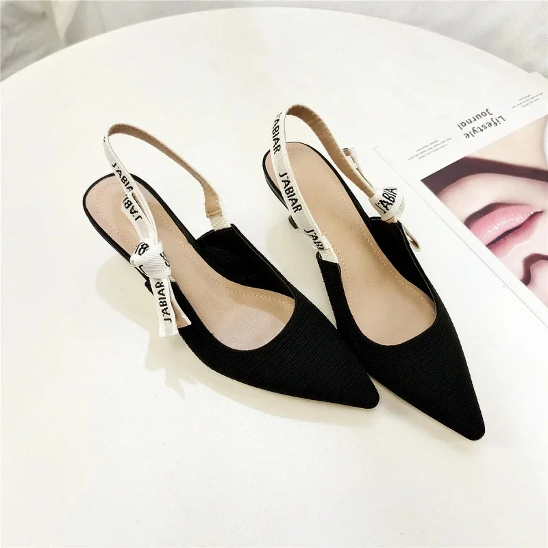 夏のシーズンセール！レディース万能キャットヒールレターサンダル、ローマ風ハイヒール、ローカットでおしゃれなラバーソールS