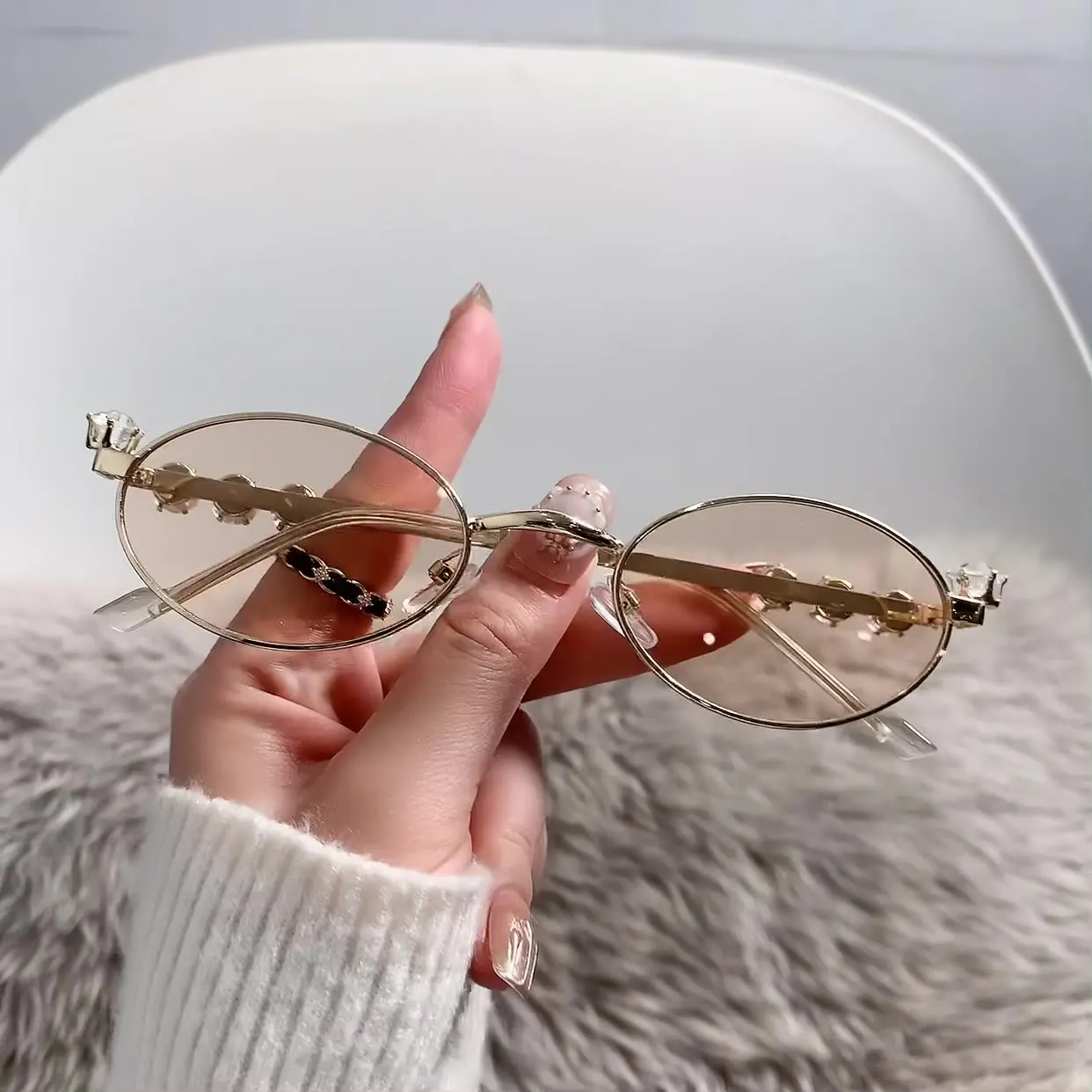 2024 New Fashion Diamond Sunglasses Women Small Frame Oval