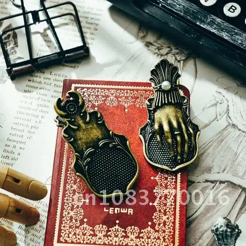 

Vintage Lady Hand Paper Clips Metal Journal Retro Decorative Clips Antique Diary Album Scrapbooking Material 1 Piece