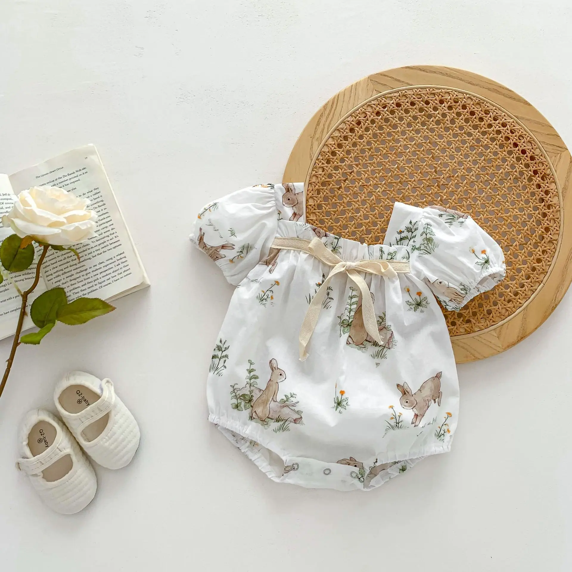 

Baby Girl Romper 2023 Summer Newborn Girls Puff Sleeve Square Collar Cartoon Rabbit Print Bow Bodysuit Flower One-Pieces Clothes