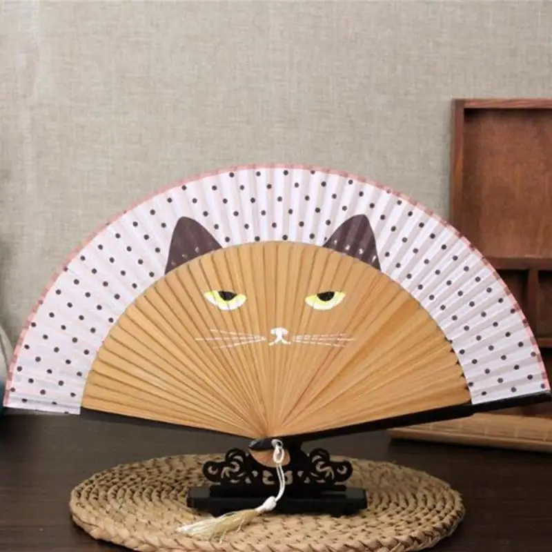 Folding Fan 1pc 21cm Japanese Style Cat Pattern Bamboo Folding Fan Women Lovely Cartoon Kitty Hand Fans Kimono Bathrobe Fans Crafts Decor Hand Fan