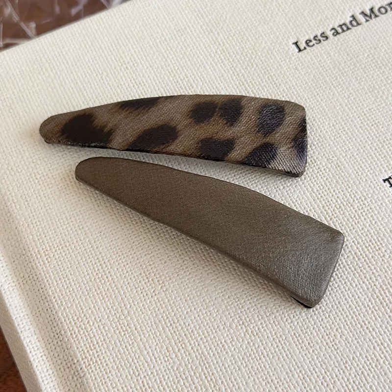 Neue Dreieck-BB-Clip aus Leder mit Leopardenmuster, Retro-Haarspange im Instagram-Stil, Premium-Seitenclip für Pony und Babyhaar – Detail 11