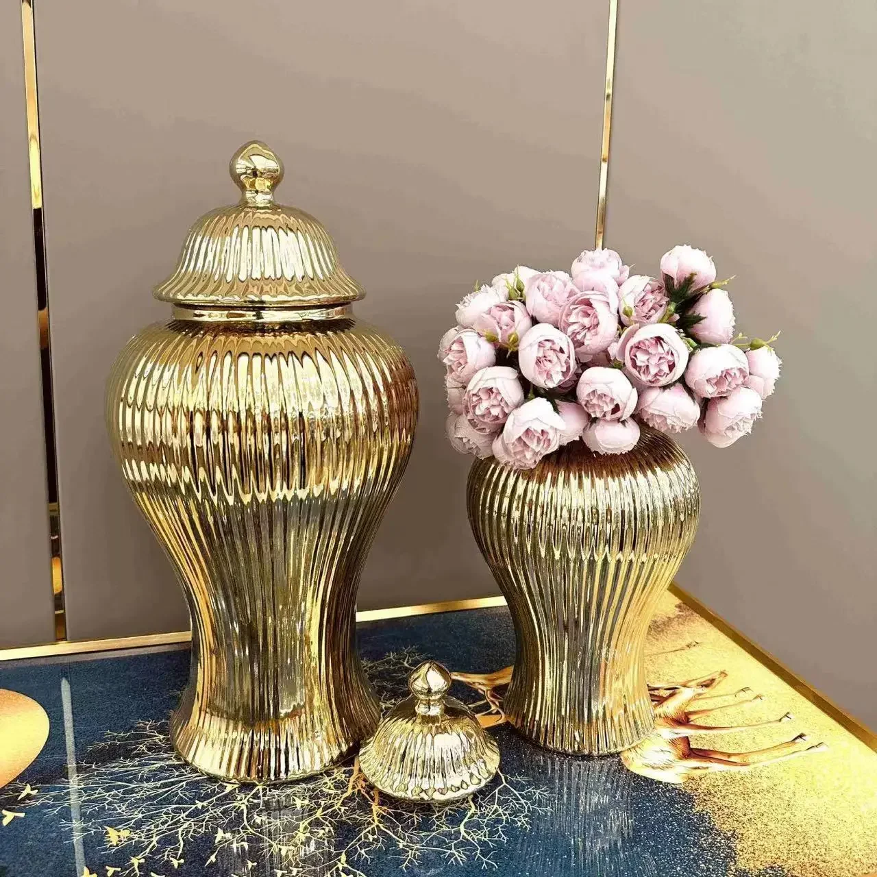 Ceramic Gold-plated Striped Storage Jar with Lid Golden Universal Jar Ceramic Vase Tabletop Decoration Container Storage ceramic storage jar