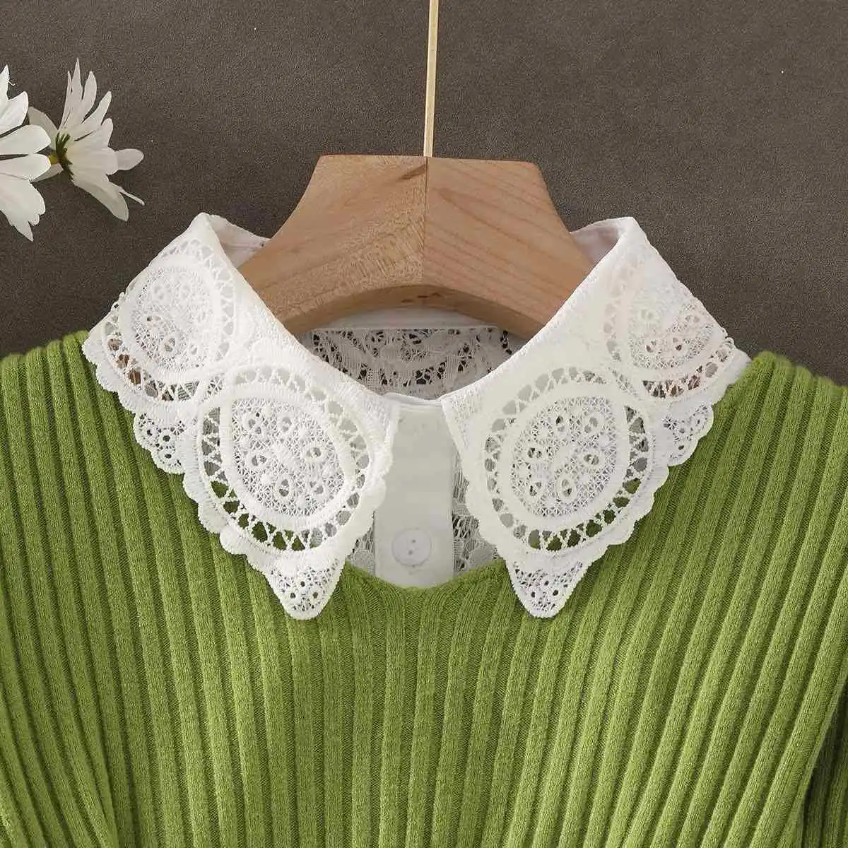 

Women's Lace Embroidery Fake Collar Woman Hollow Out False Collar Removable Detachable Collars Detachable Lapel Necklace Tie