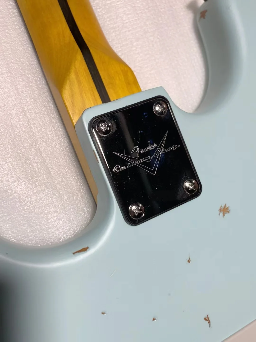 ST electric guitar High-end ST guitar High-definition glossy baked paint Good workmanship Good sound Comfortable hand fee