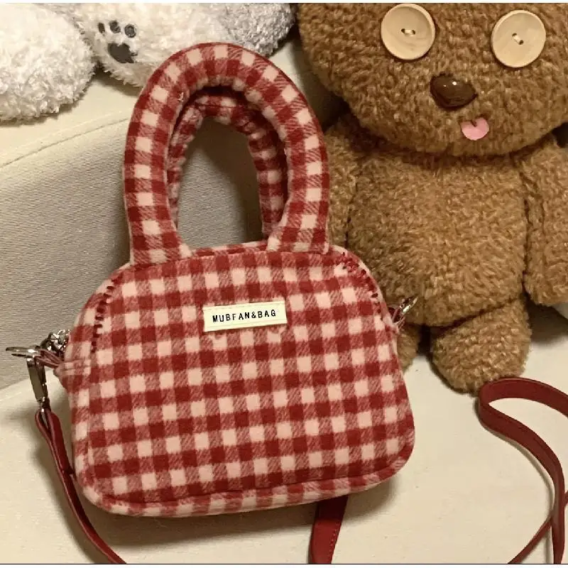 Autumn And Winter Sweet Cool Crossbody Bag For Women 2025 New Versatile Red Checkered Plush Cute Christmas Handheld Shoulder Bag