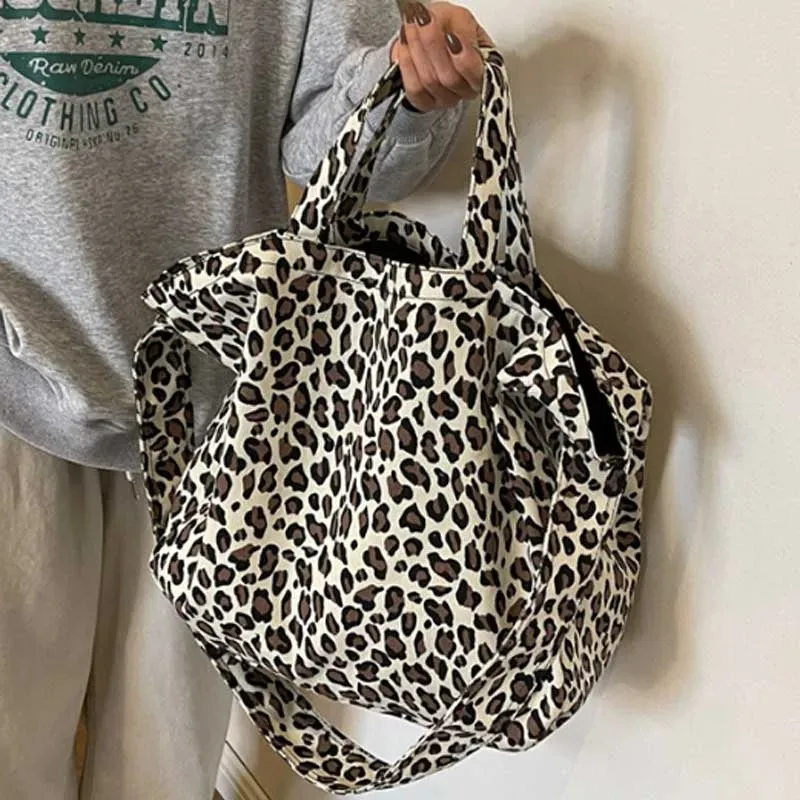 【ORDINARY HOLIDAY】韓国人気★LEOPARD SHOULDER BAG Madeleine - Leopard patent leather shoulder bag | Carel Paris