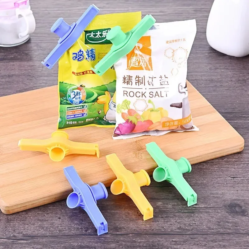 

Food Sealing Clip Seal Pour Food Storage Bag Clip With Discharge Nozzle Food Milk Powder Preservation Kitchen Tools Organizer