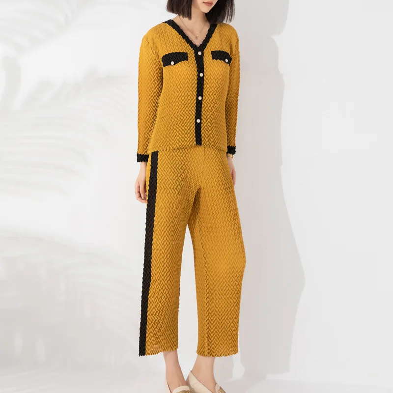 

Miyake Pineapple Pleated Pants Suit Women 2023 Autumn Contrast Color Loose V-neck Long-sleeved Top Straight Pants Two-piece Set