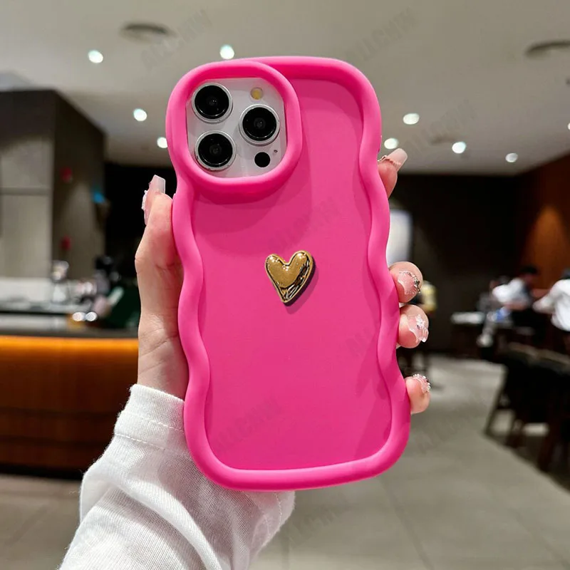 Elegant 3D Gold Heart Wavy Silicone Phone Case