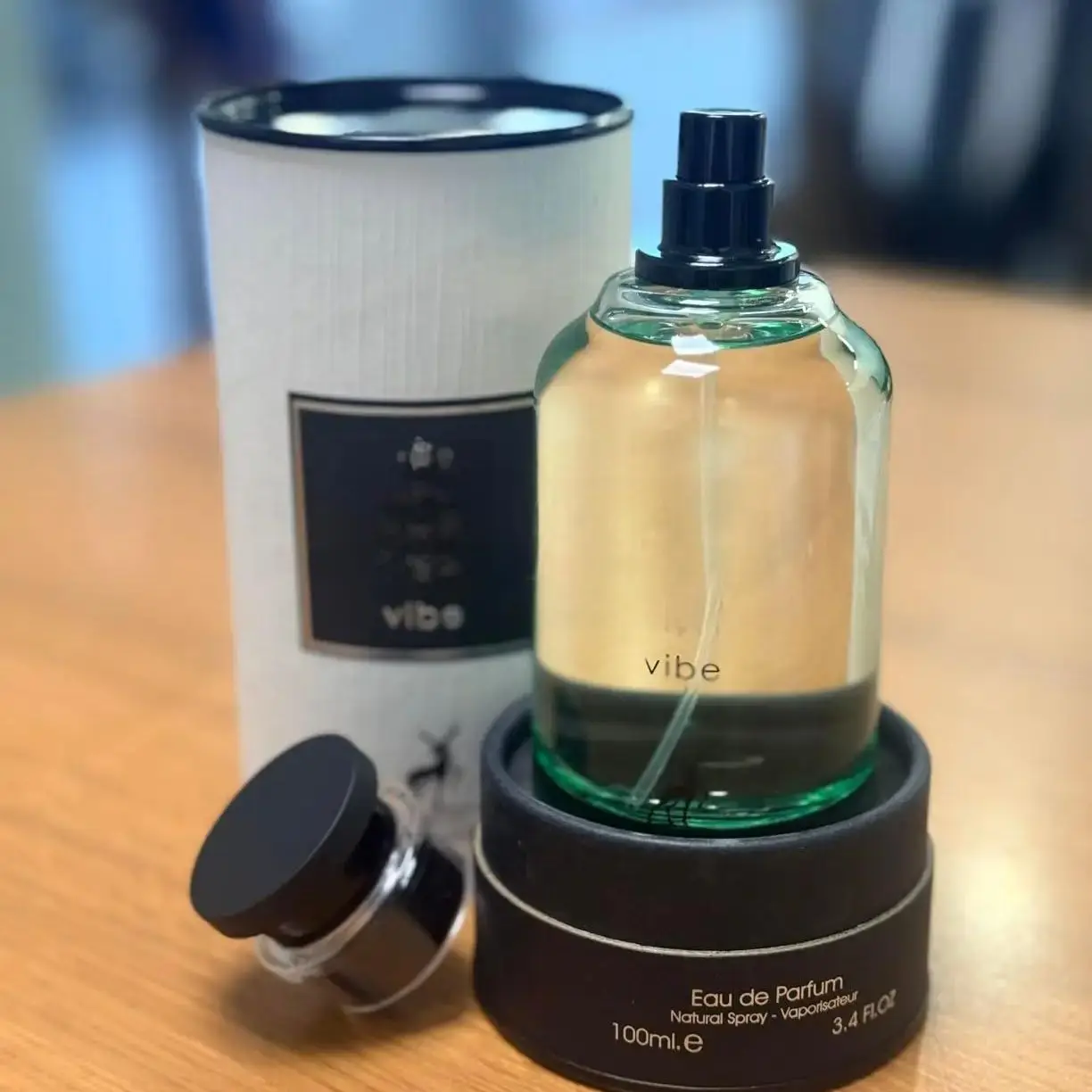 Eau de parfum unisex con note agrumate e legnose set profumi_voghion.com