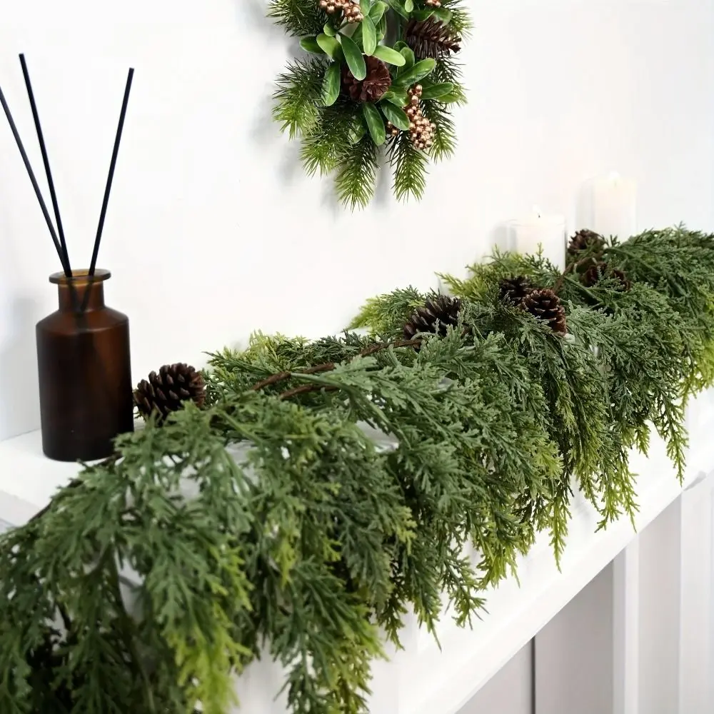 1,8/2,7 m künstliche Norfolk-Kieferngirlanden, Wandbehang, PE-Weihnachtskiefernkranz, weiches grünes Zederngrün-Rattan – Detail 6