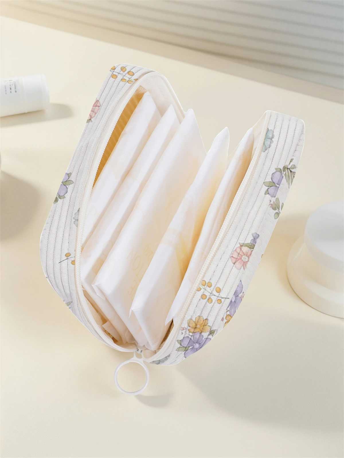 Floral pattern printed sanitary napkin storage bag, women's lightweight tissue bag, sanitary tissue bag