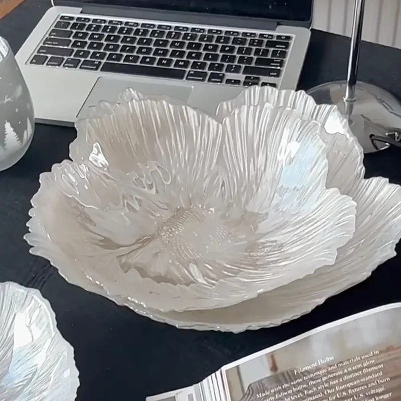 In Nordic modern flower-shaped fruit bowl shaped household candy salad plate luxury pearl snacks plate net red plate 3