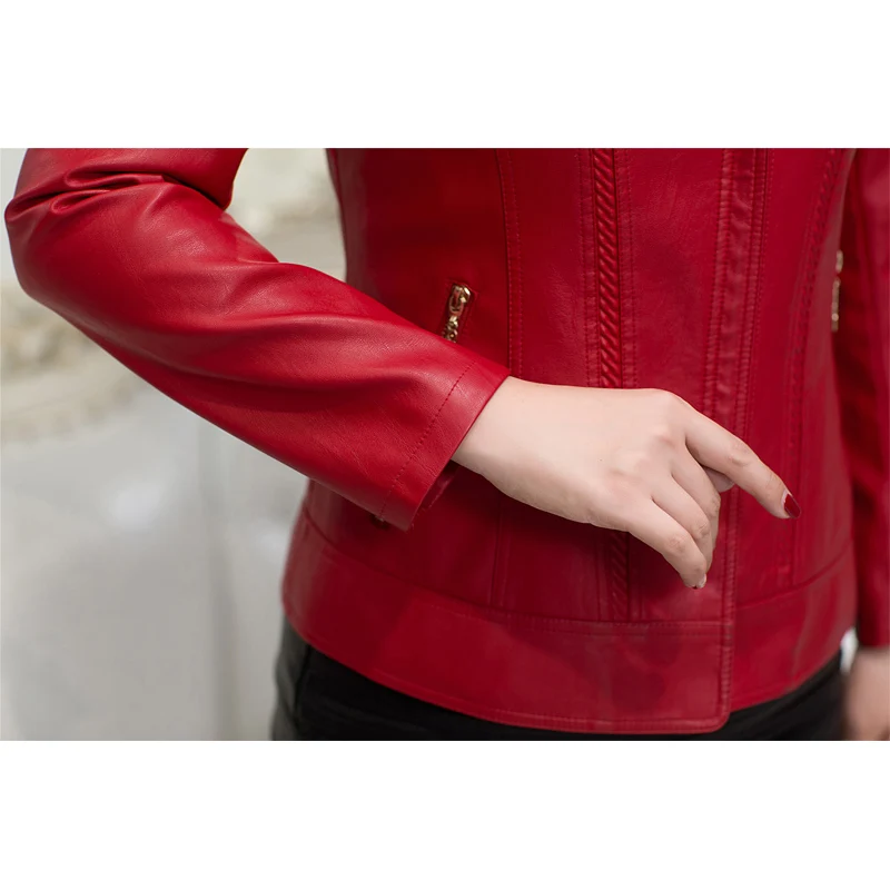 Рисунок 5 - Женская кожаная куртка среднего возраста