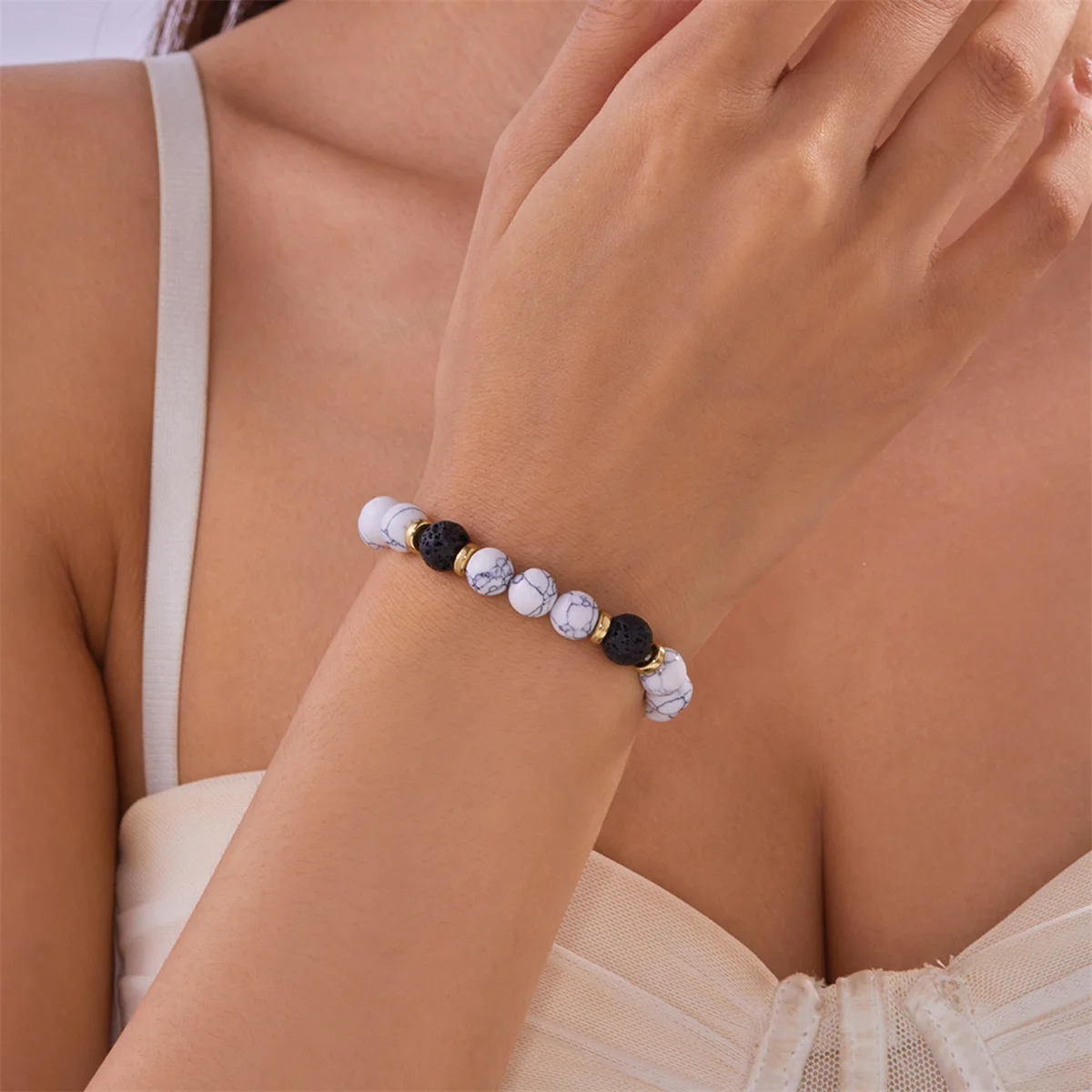Romantic gift bracelet with crystal heart charm