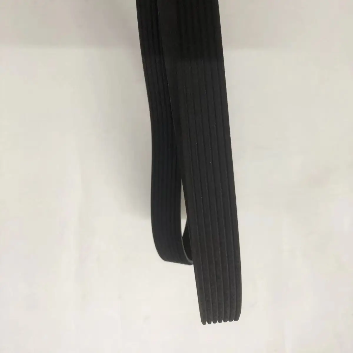 7PK2415 Belt For Mitsubishi Montero MD366490 MN155725 MN183597 Mercedes- Benz C230 0009936796 0139977492 A0009936796