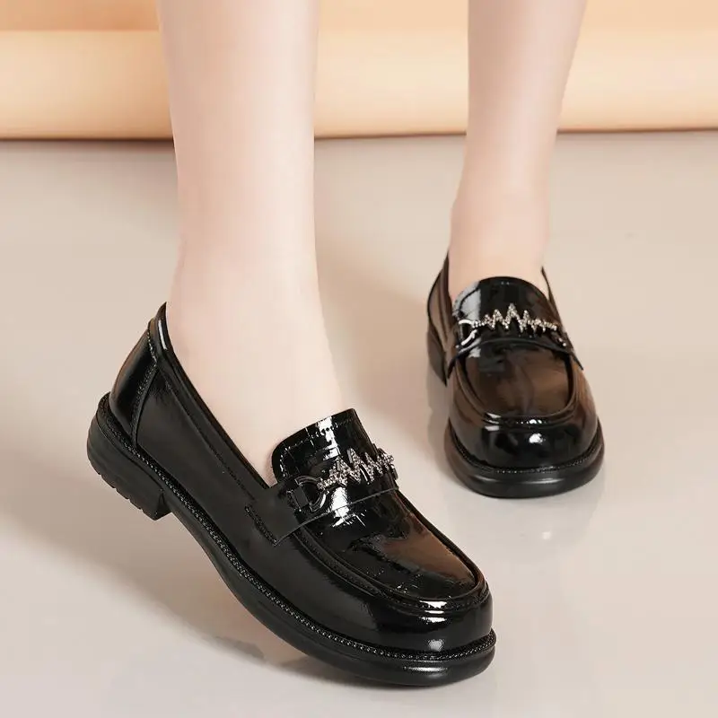 

Новинка 2023, женская обувь на весну, осень и зиму, туфли-лодочки, повседневная кожаная обувь для женщин, матерей, девочек, девочек среднего и пожилого возраста