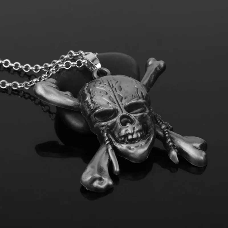 Movie Pirate Captain Jack Keychain Necklace Horror Skull Head Metal Alloy Pendant Keyring Jewelry Trendy Cosplay Props Accessory