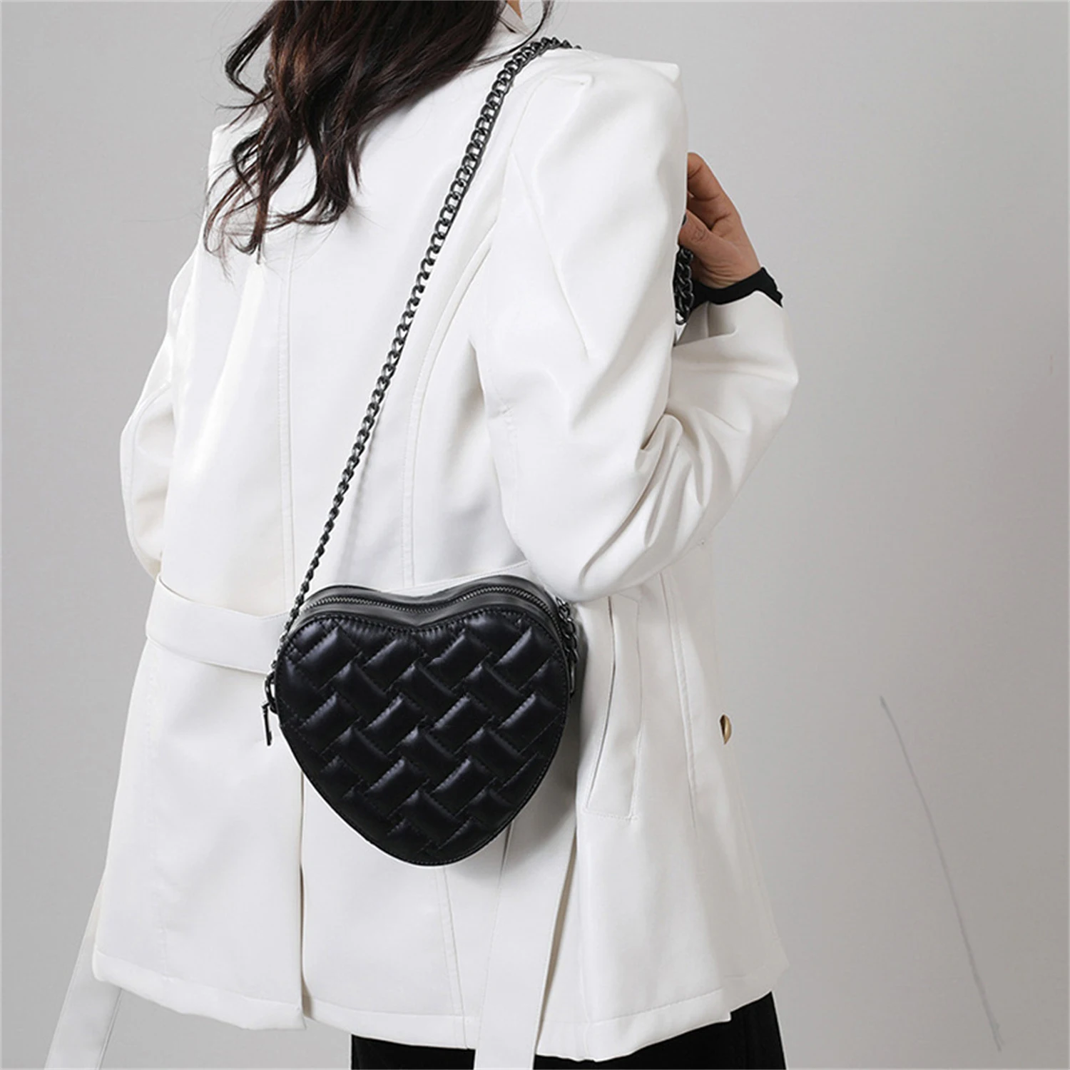 Women's Crossbody Bag Light Luxury Texture Chain Bag Embroidered Thread K-G Heart-Shaped Model Handbag