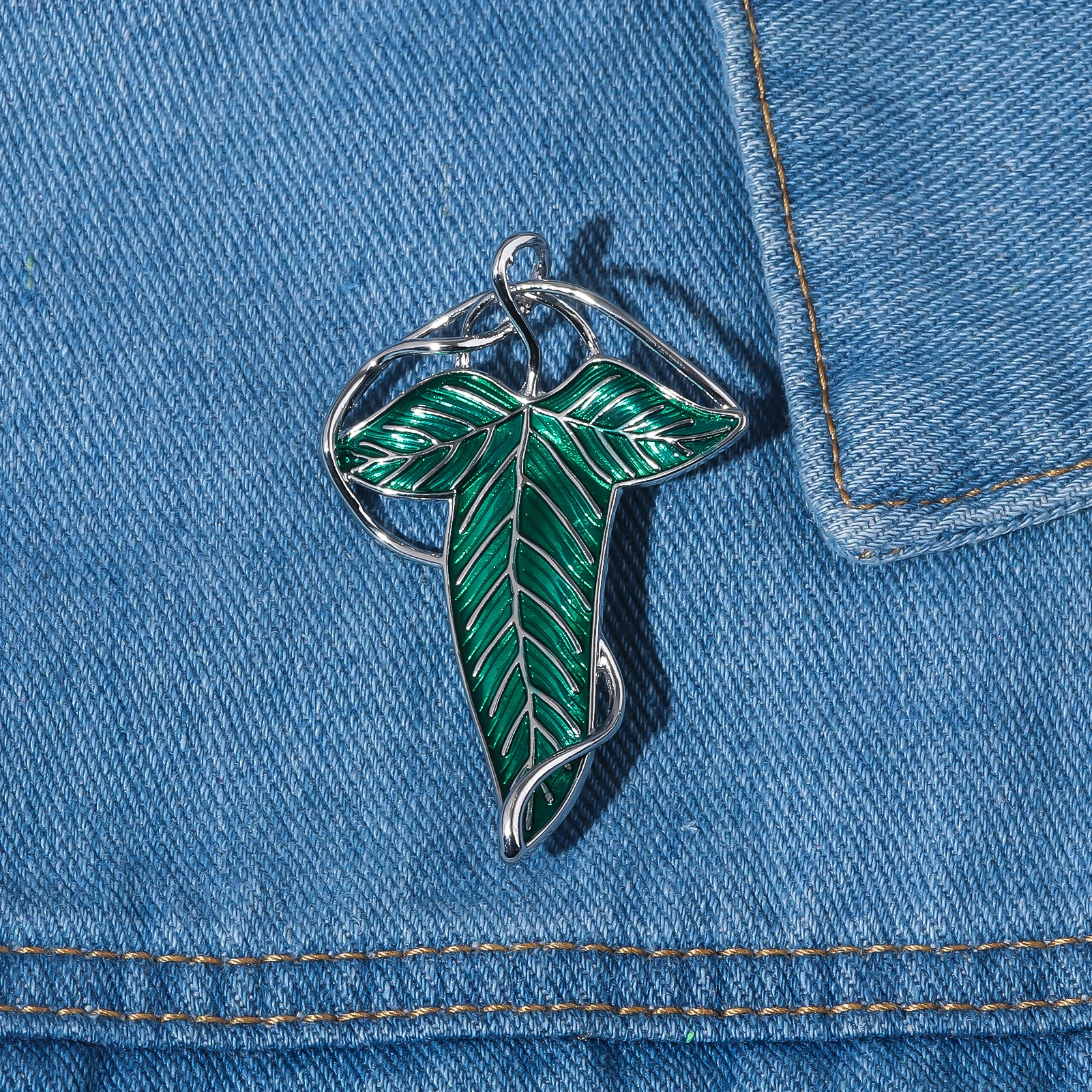 Lord of The Rings Brooch Hobbit Elf Green Leaf Badge Metal Lapel Pin Shirt Bag Clothing Fashion Accessories Gift For Friends