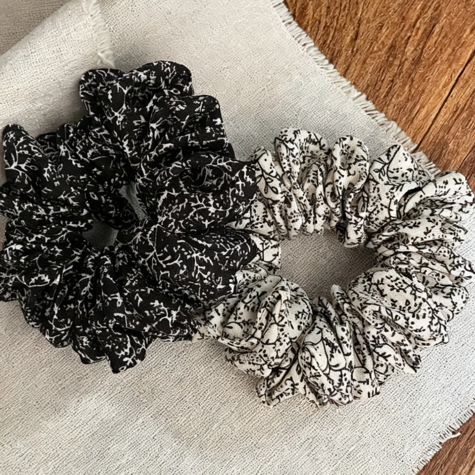 1PC Scrunchies Women's Floral Print Hair Accessories Elastic Hair Ties For Daily, Party, Gift, Trendy Vintage Styles