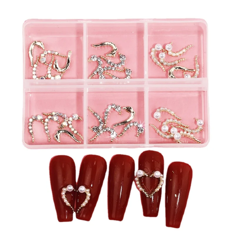 

1 Box of 6 Grid Retro Snake Inlaid Rhinestone Pearl Charm Luxury Nail Art Jewelry Half Heart Design DIY Nail Art Accessories