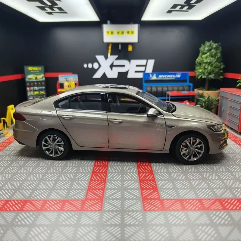 フォルクスワーゲン ボーラの1/18ダイキャストモデルを実際に購入して