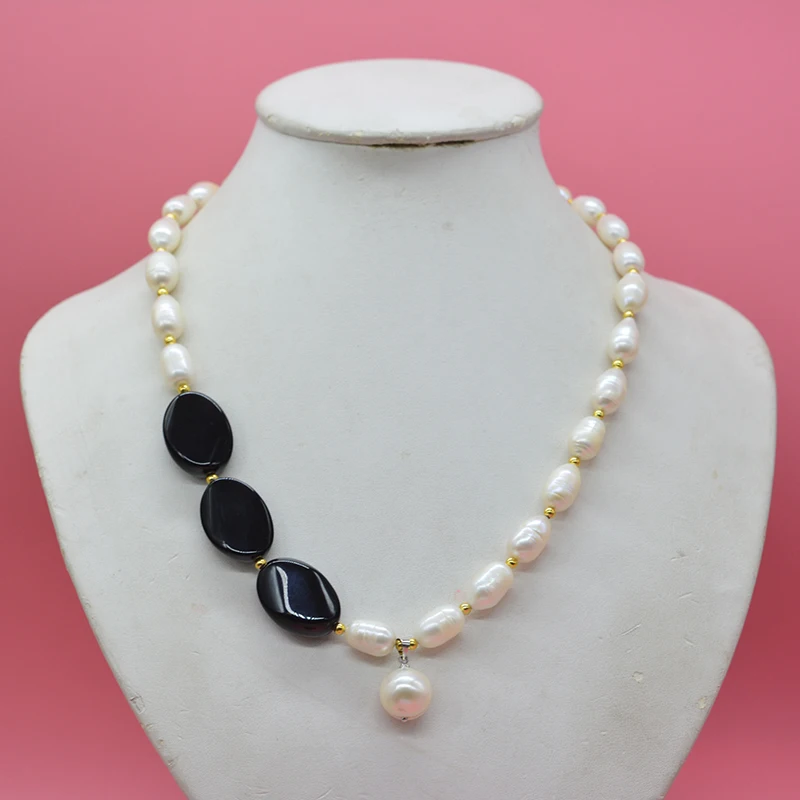 

classic. retro. Bosnian style women's jewelry. Natural 10MM White Baroque Pearl and Black Semi-Precious Necklace 19"