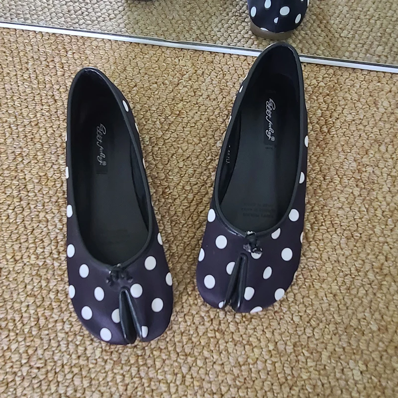 621370-2349ae.jpg 2025 Polka Dot Women Retro Flats Mocasines Ballerina Shoe Japanese Style Tabi Ninja Shoes Split Hoof Toe Boat Shoes Female shoes - Image 1