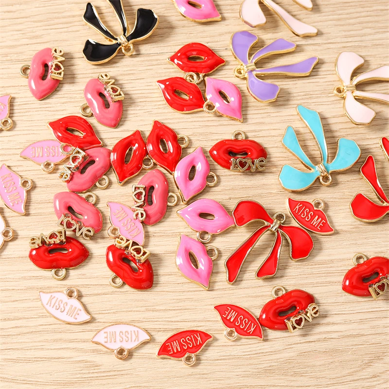 10 Stück Niedliche Emaille-Schleifenanhänger mit Roten Lippen für die Herstellung von Ohrringen, Halsketten, Armbändern, Accessoires, DIY-Bastelarbeiten und Schmuckzubehör