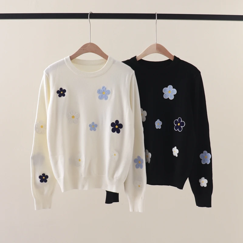

Flower Embroidery Patch Loose Round Neck Long Sleeve Pullover Knitted Shirt with Underlay for Women