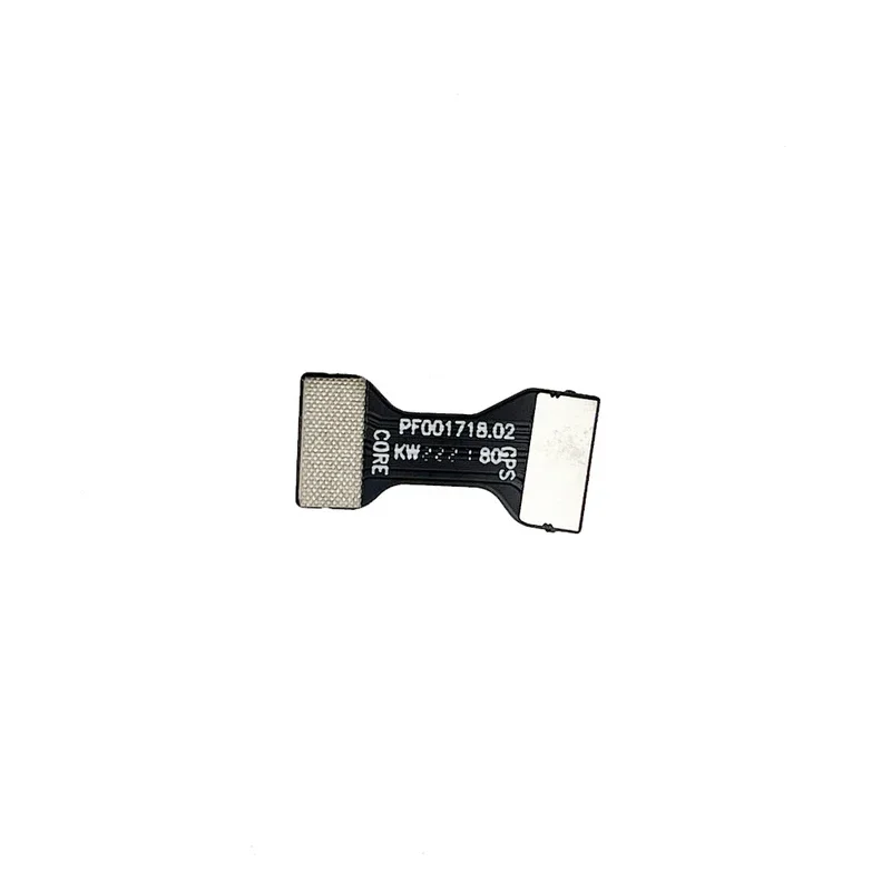 Installation du câble plat GPS pour DJI Mini 3, connecté à la carte mère du drone, vue détaillée