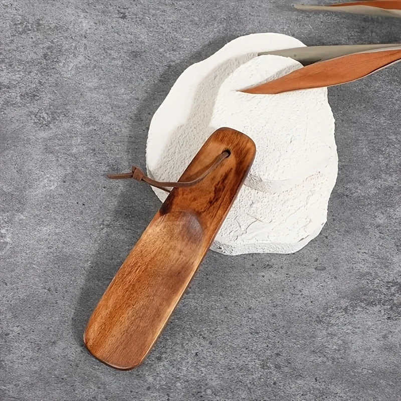 Portable Solid Wood Shoehorn – Durable, User-Friendly Travel Essential for Effortless Shoe Wearing