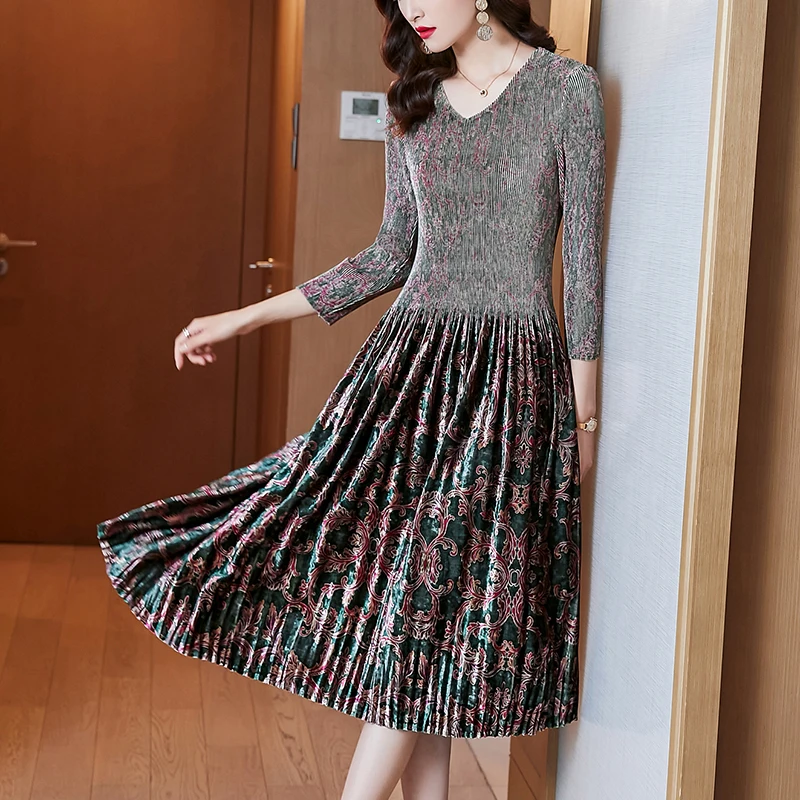

Autumn Luxury Pleated Bottom Dress French Versatile Loose Tight Party Dress 2023 New Velvet Print Long sleeved Dress Vestidos