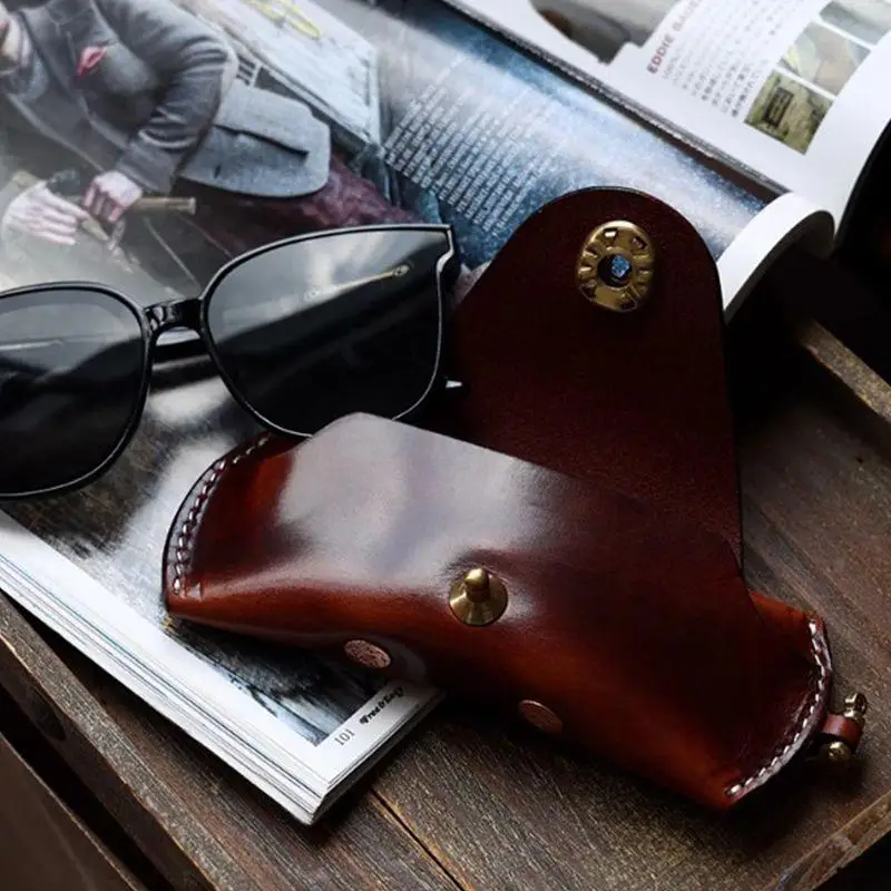 Unisex Retro Brillenetui aus PU-Leder zum Umhängen, tragbares Brillenetui mit Umhängeband, einfache handgefertigte Brillenaufbewahrungsbox – Detail 8