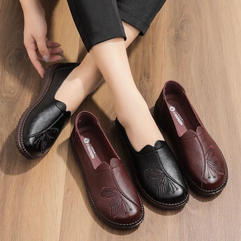 Spring Autumn New Genuine Leather Breathable Women Flat Shoes Woman Soft Casual Slip On Shoes Mother Walking Shoes Plus Size