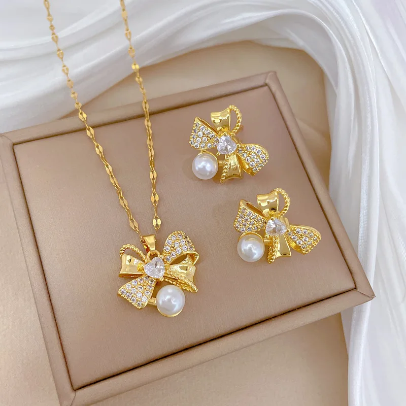 Orecchini A Fiocco Donna Con Perle E Cristalli: Gioielli In Acciaio Inossidabile Placcato Oro 14K, Ipoallergenici - 3