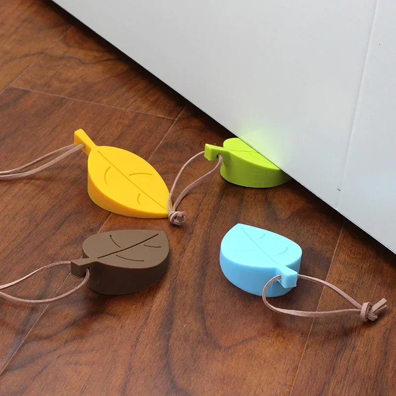 Silicone door stopper creative leaf-shaped silicone door stopper child-friendly hanging windproof door wedge anti-pinch safety catch