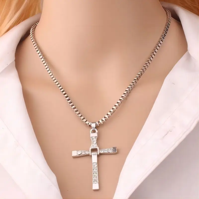 Pendentif Croix Dominic Toretto Fast And Furious Avec Chaîne - Couleur Argent - Neuf Avec étiquettes